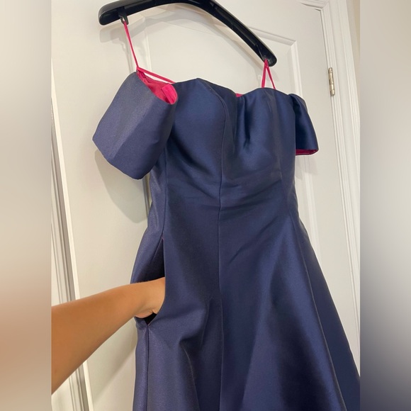 Gorgeous dark blue gown with fuchsia silk lining. Worn only once - Picture 3 of 6